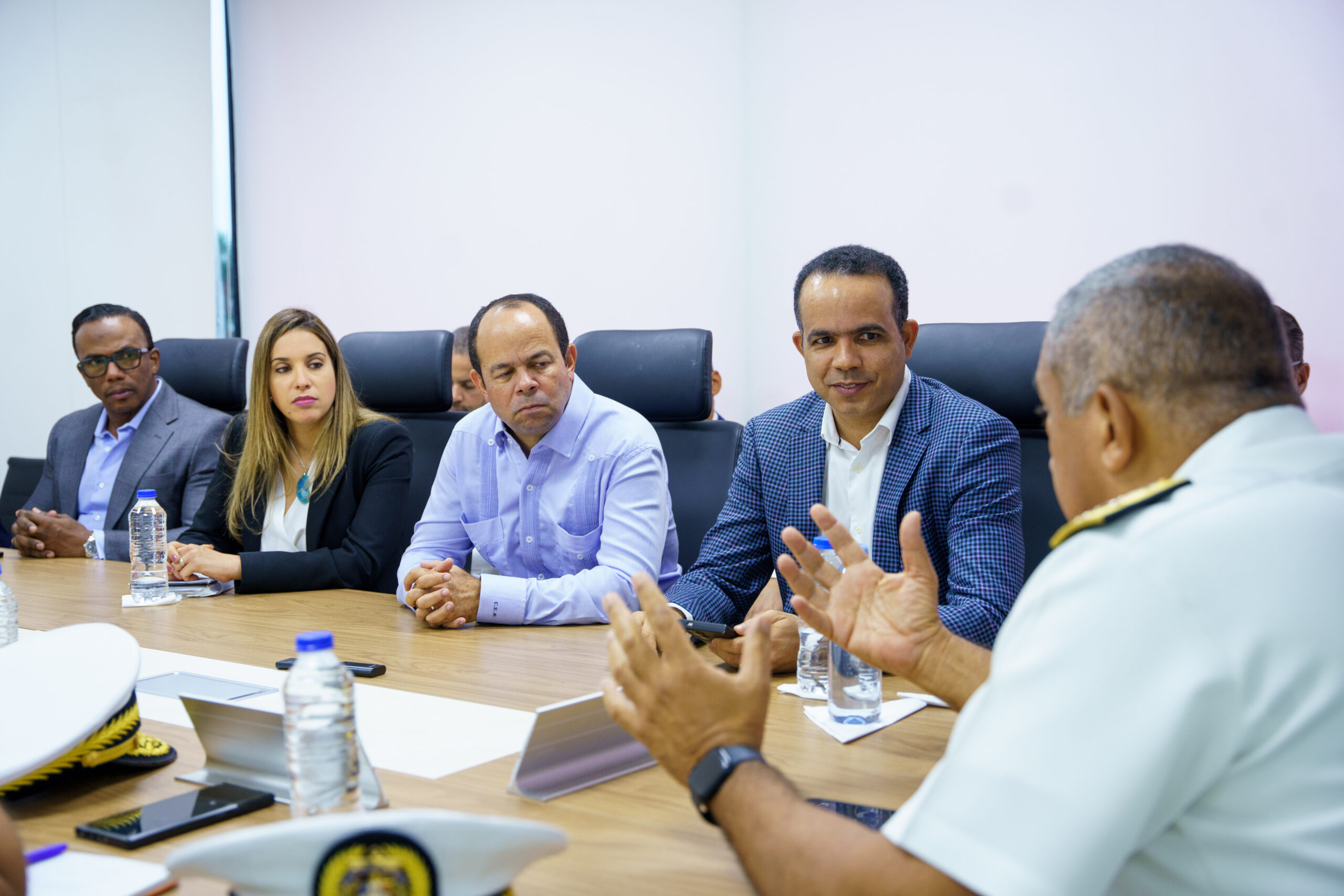 DGM se reúne con líderes de los sectores construcción y agrícola