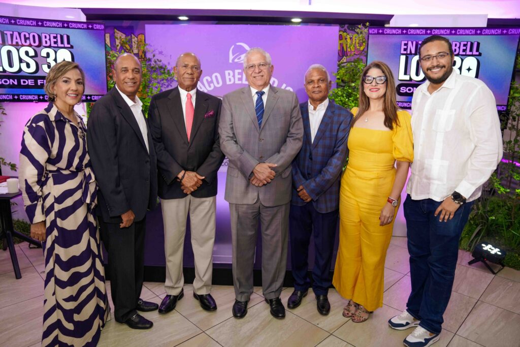 PRINCIPAL Casiana German, Eddy Reyes, José Paulino Reyes de León, Víctor Virgilio Méndez Saba, Fernando Casanova, Aida Méndez y Eddy Jesús Reyes  (1)