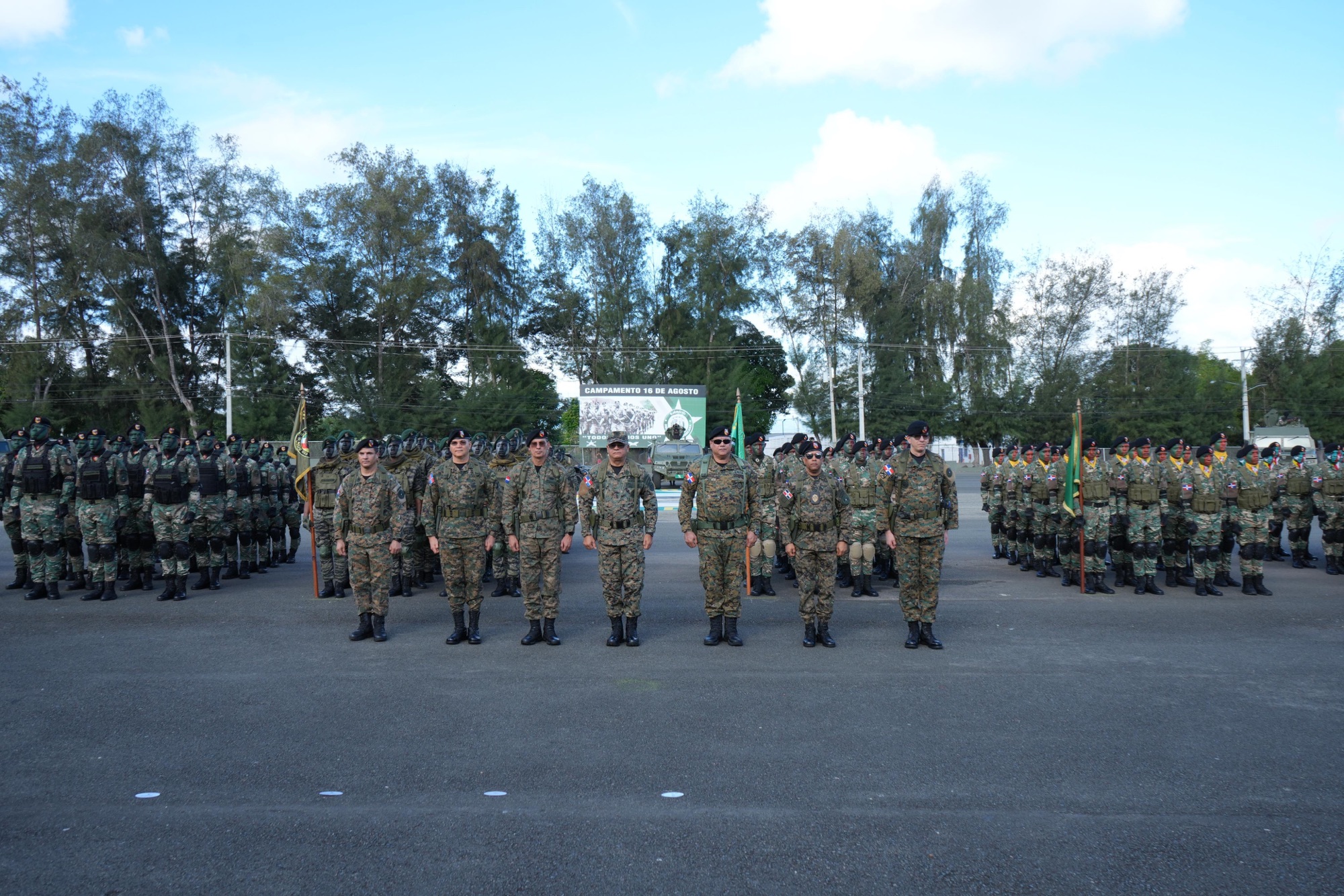 El Ejército de República Dominicana gradúa a 145 soldados en cursos tácticos especializados