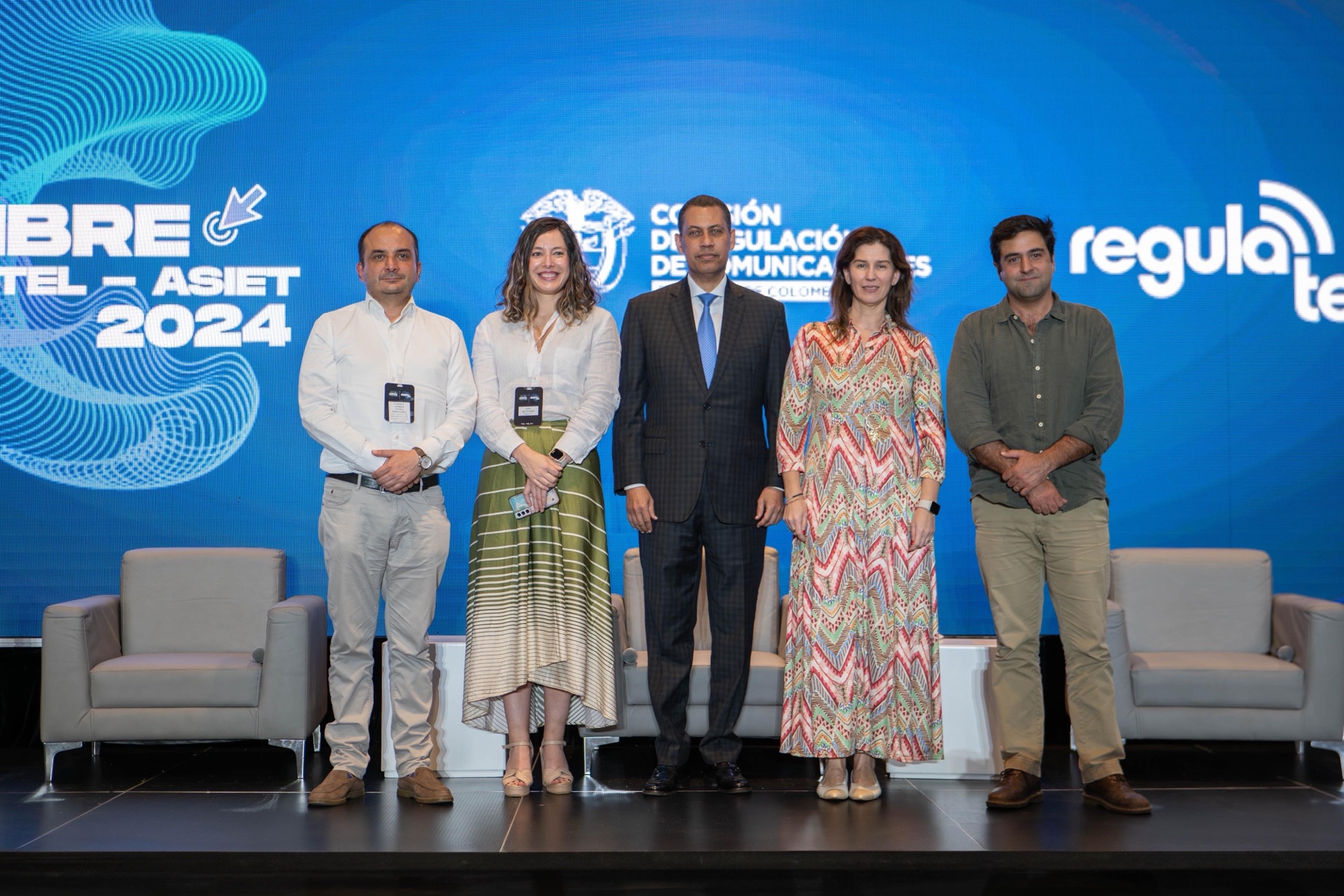 Presidente del INDOTEL aborda retos de inclusión digital durante Cumbre Regulatel en Colombia