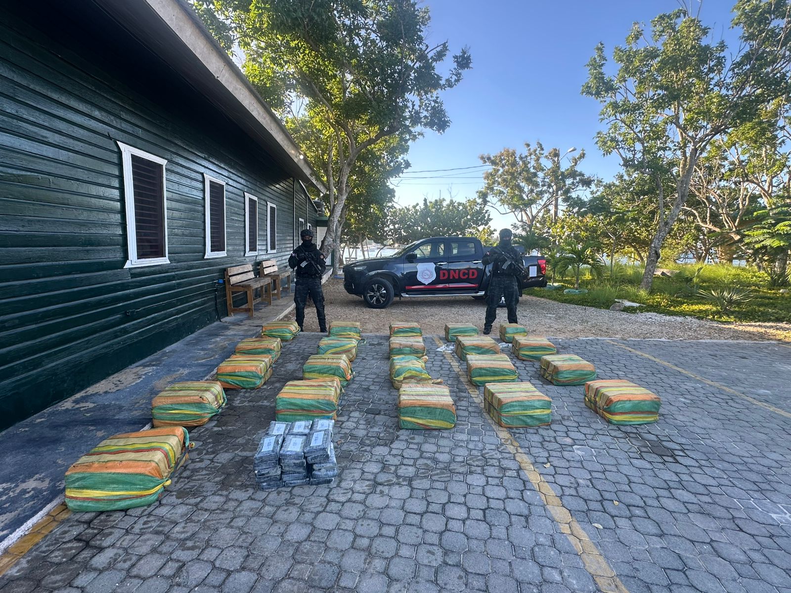 Organismos del Estado incautan 620 paquetes de cocaína en costas de provincia La Altagracia