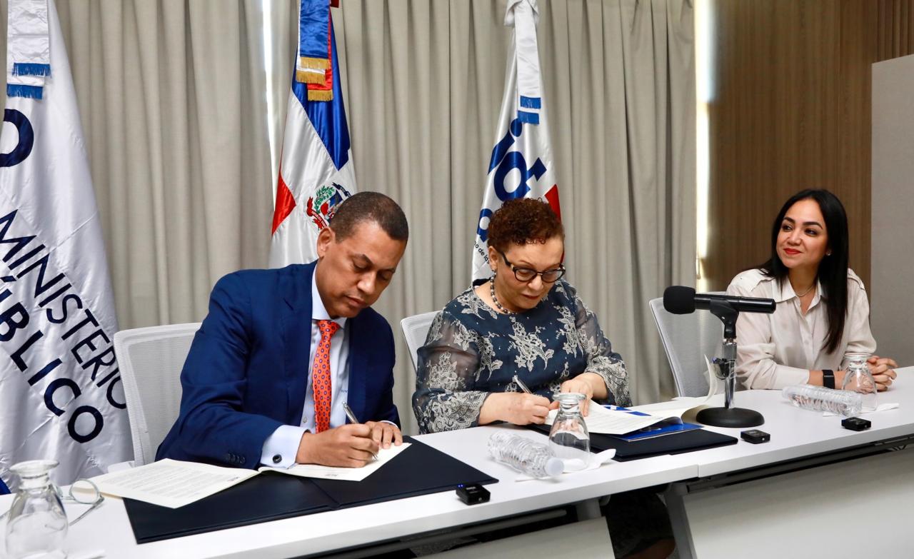 INDOTEL y el Ministerio Público firman acuerdo para mejorar la seguridad y el control interno en el Sistema Penitenciario