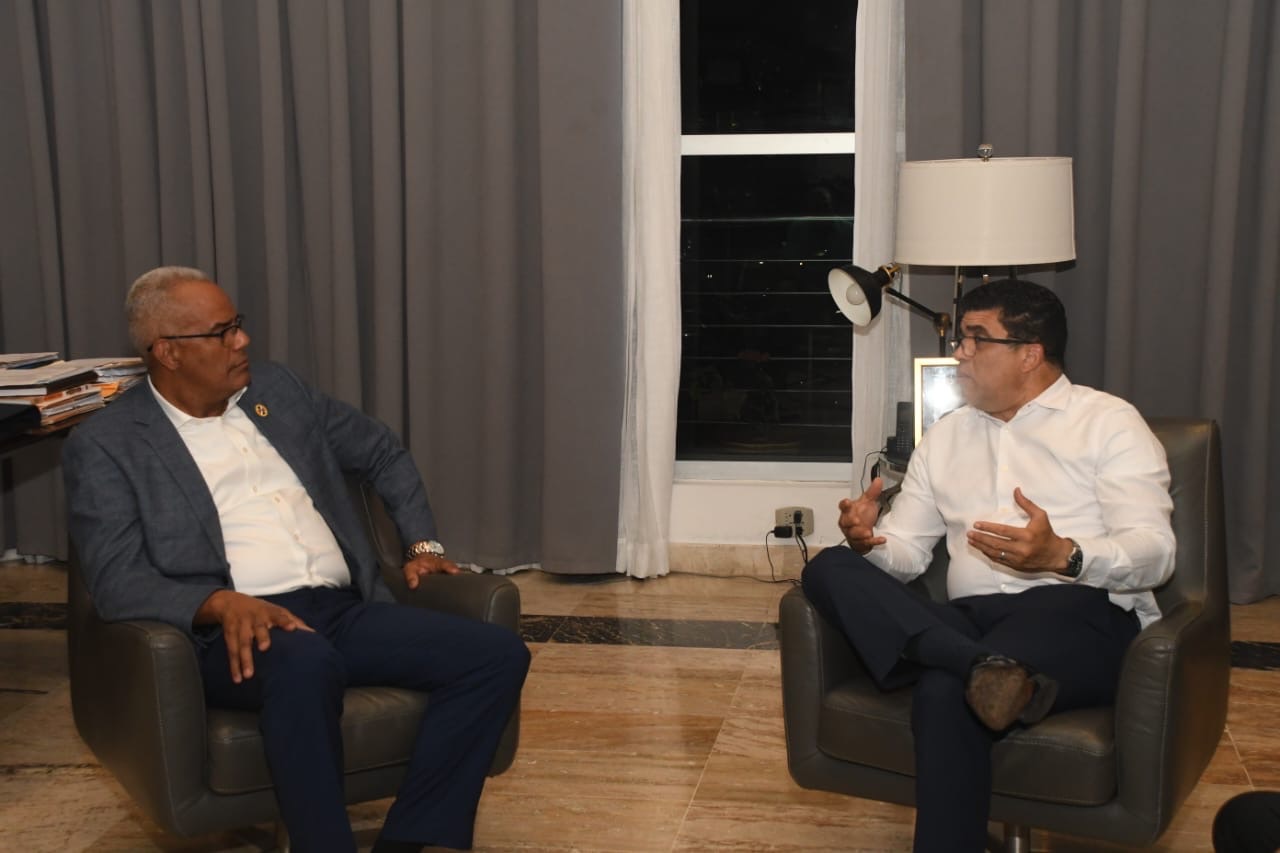 Alcalde de SDE y Presidente de Hermandad de Veteranos coordinan apoyo a los veteranos