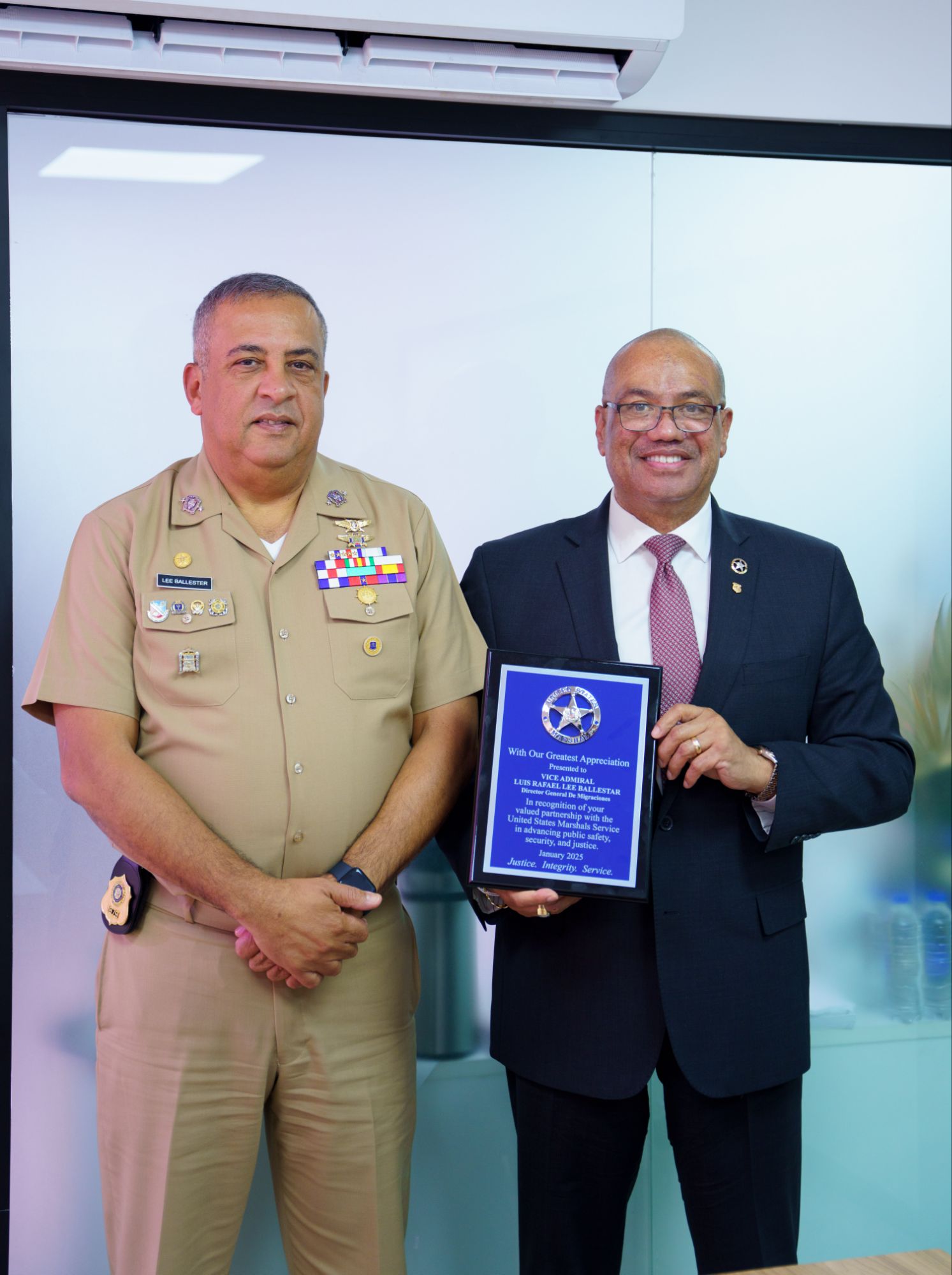 Agencia federal de EEUU otorga reconocimiento a director de DGM