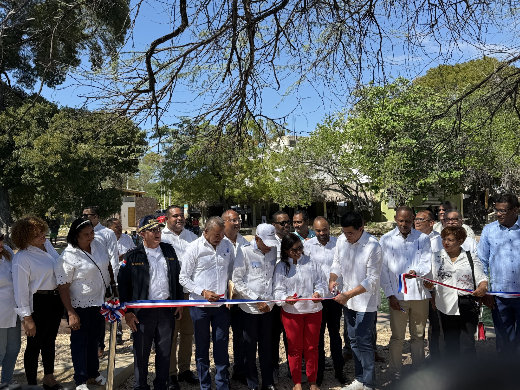 Turismo entrega renovado balneario Boca de Cachón en Jimaní para disfrute de visitantes.