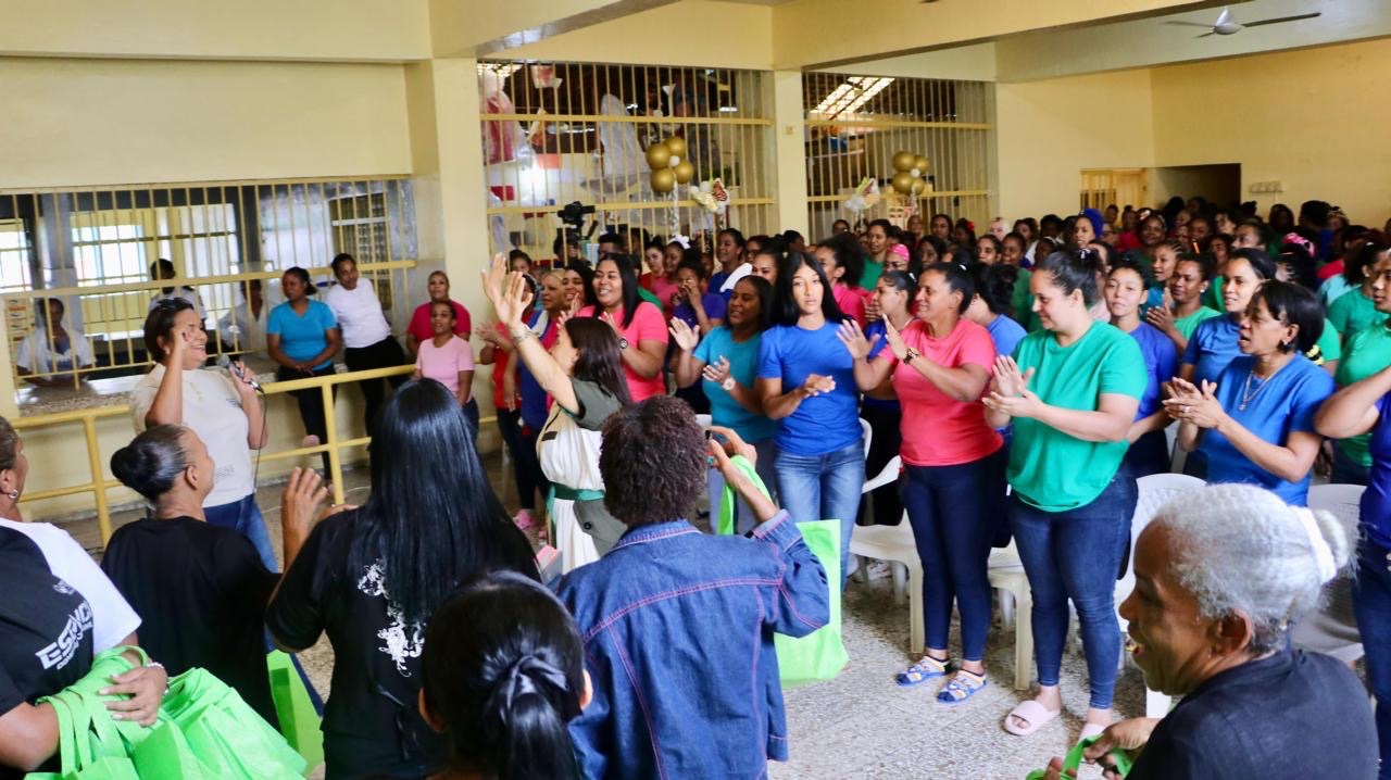 Pastora Xiomary Veloz impacta vidas con jornadas transformadoras en centros penitenciarios