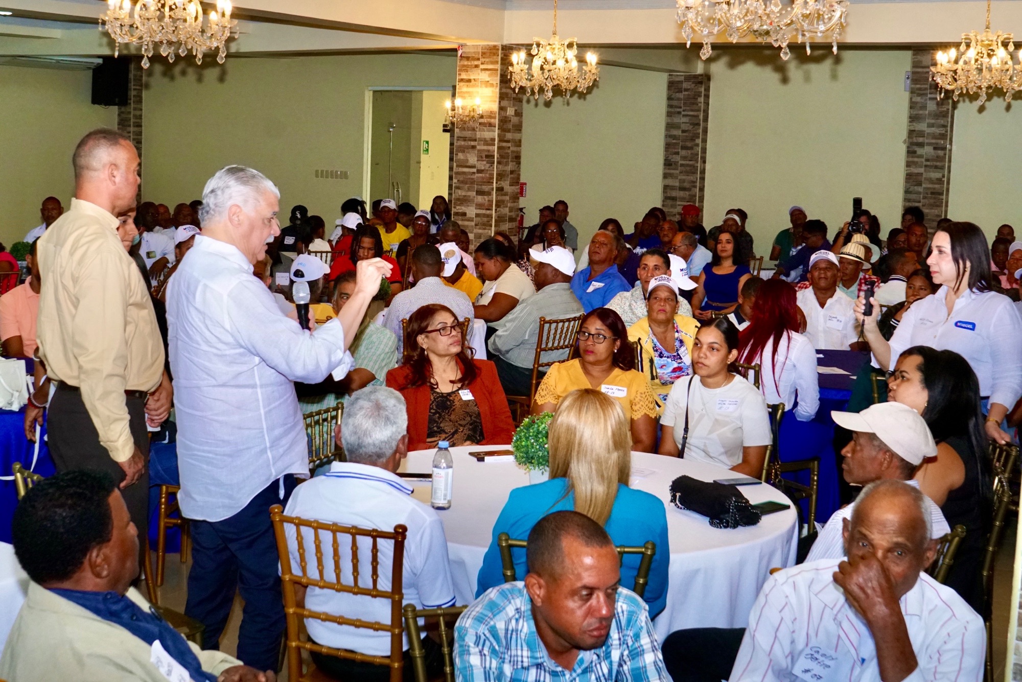 Miguel Vargas sugiere al Gobierno coordinar con Marco Rubio trato digno a dominicanos deportados