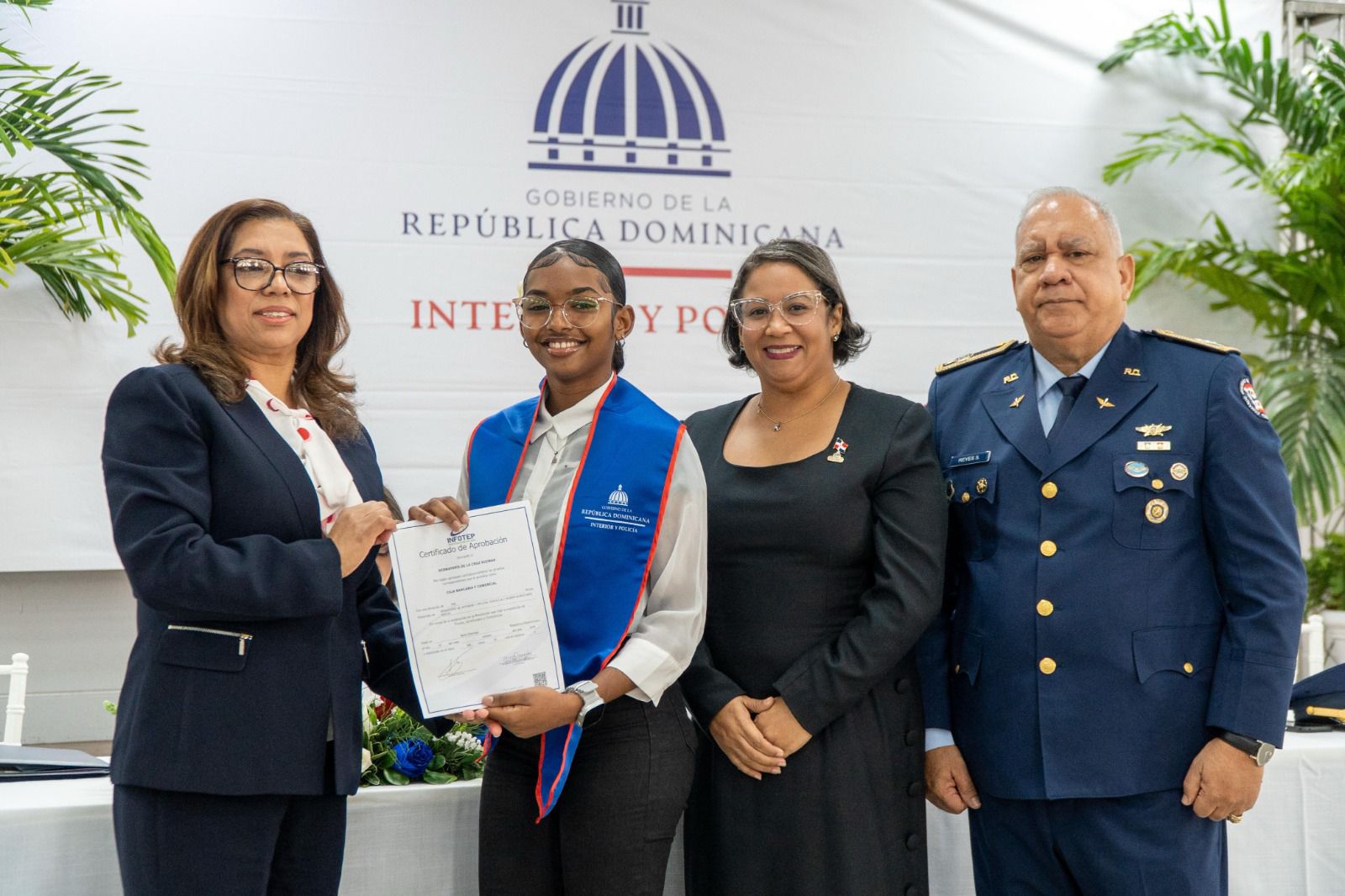 Interior y Policía gradúa 722 técnicos formados mediante escuelas vocacionales