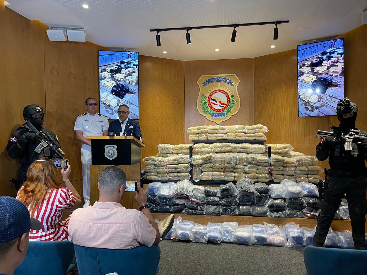 OCUPAN CARGAMENTO DE MARIHUANA EN PERAVIA Y MÁS DE 50 LÁMINAS EN PUERTO CAUCEDO