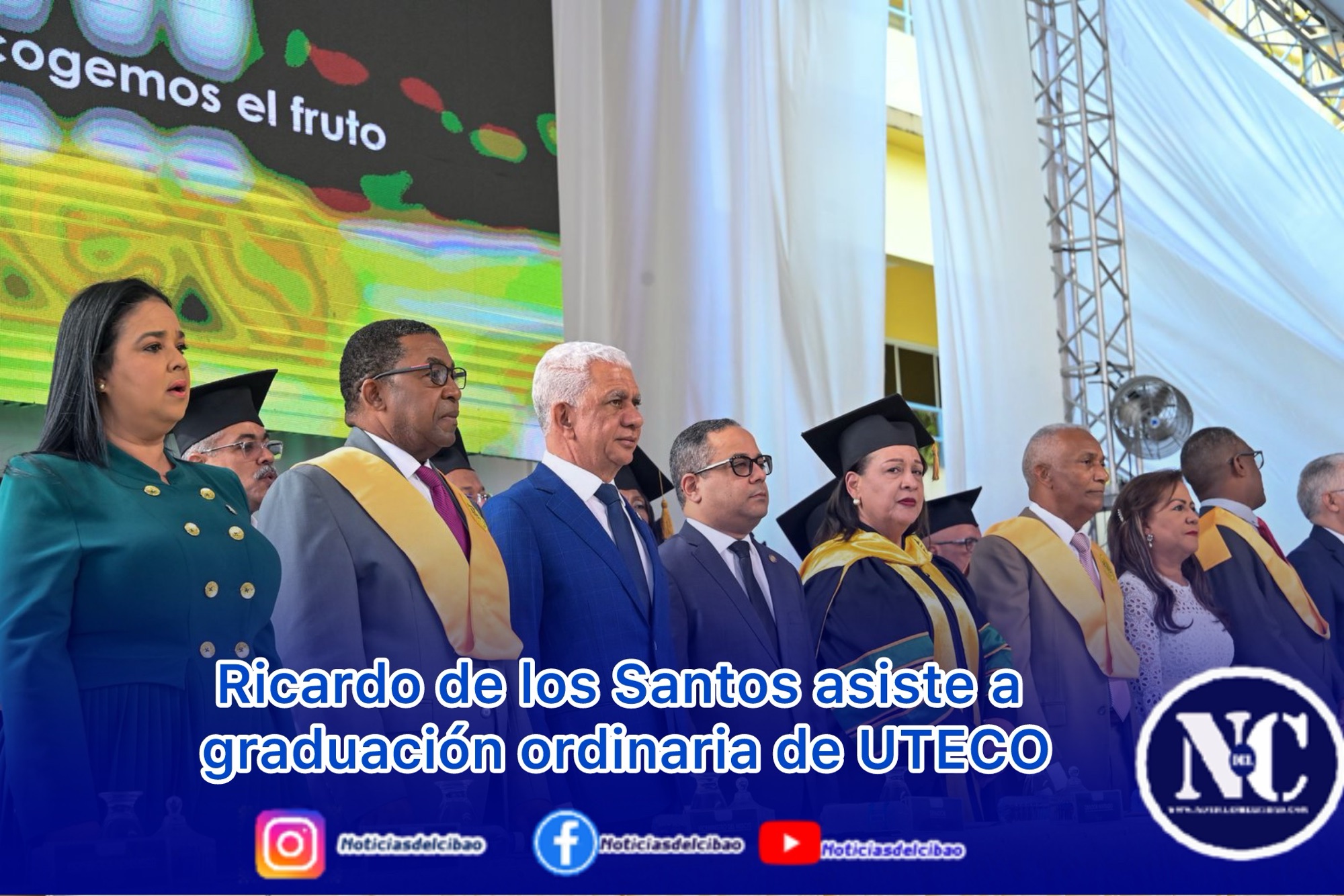 Ricardo de los Santos asiste a graduación ordinaria de UTECO