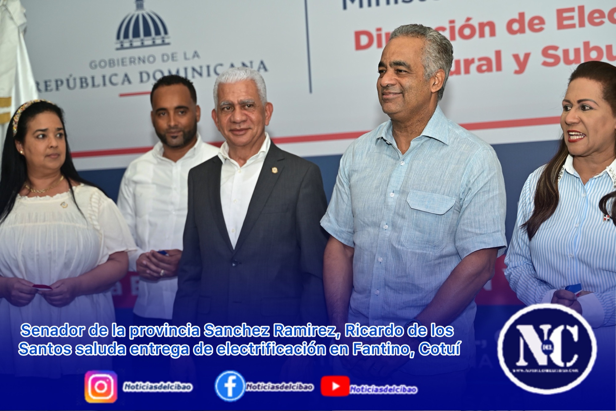 Senador de la provincia Sanchez Ramirez, Ricardo de los Santos saluda entrega de electrificación en Fantino, Cotuí