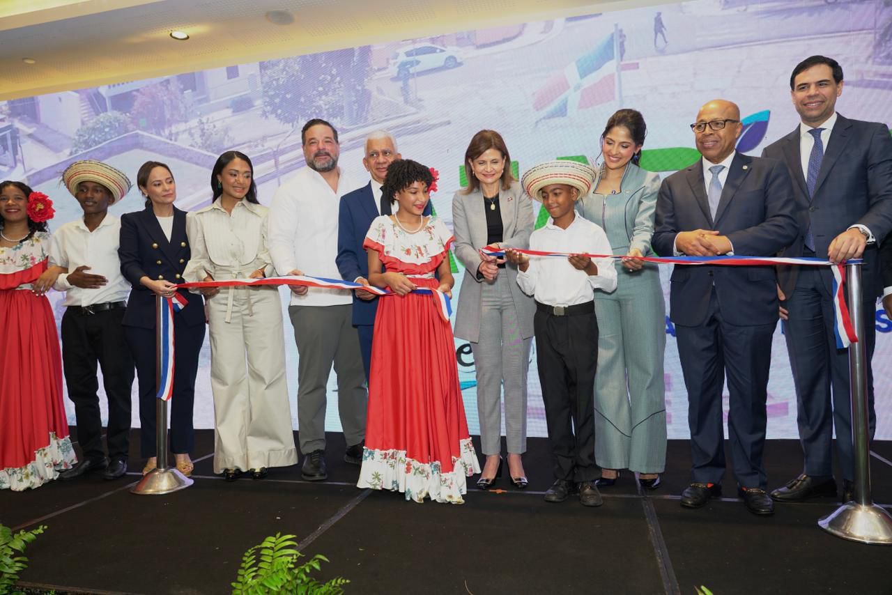 Vicepresidenta Raquel Peña y diputada Daritza Zapata inauguran feria ecoturística Dajabón Vívelo