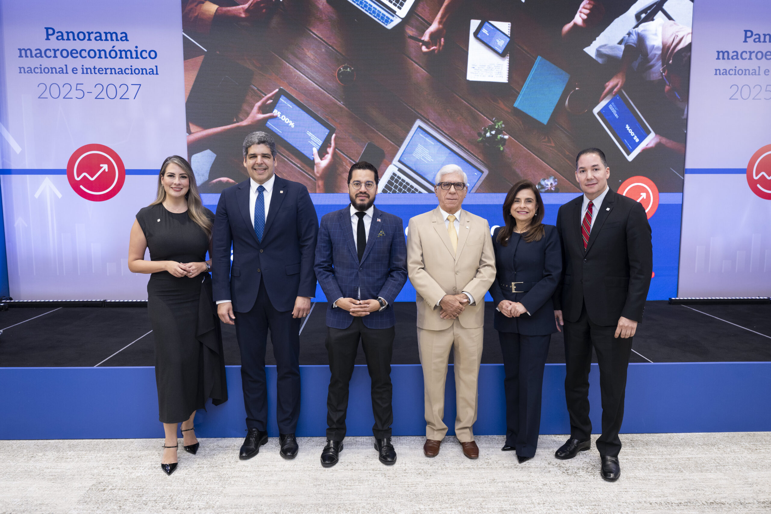 Asociación Cibao ofrece conferencia a clientes sobre perspectiva económica nacional e internacional