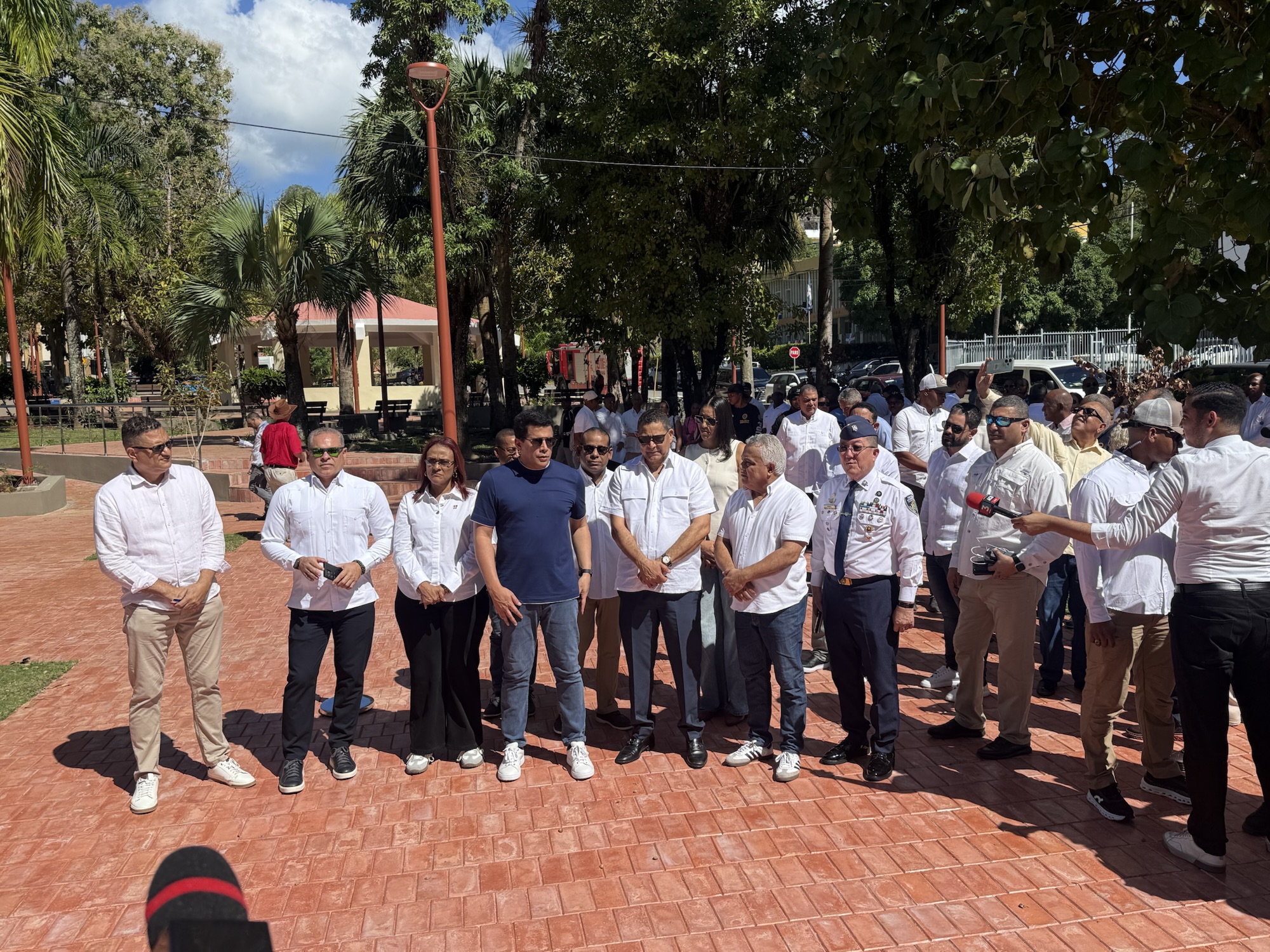 Ministro Collado inaugura reconstruido parque Duarte y su entorno en Samaná