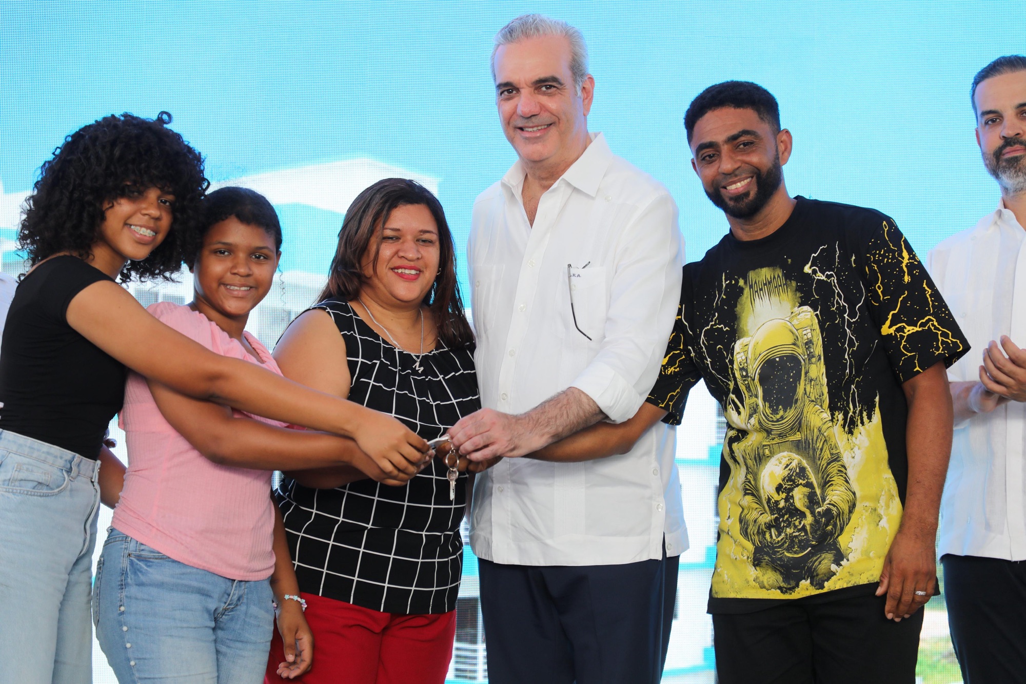 Presidente Abinader entrega 200 apartamentos del Residencial Lolita II y transforma la vida de más de 700 personas en Hato Nuevo
