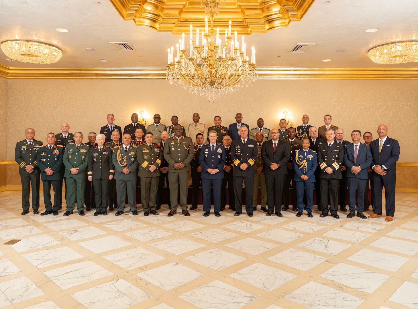 Ministro de Defensa participa en histórica reunión hemisférica de altos mandos militares convocada por Estados Unidos