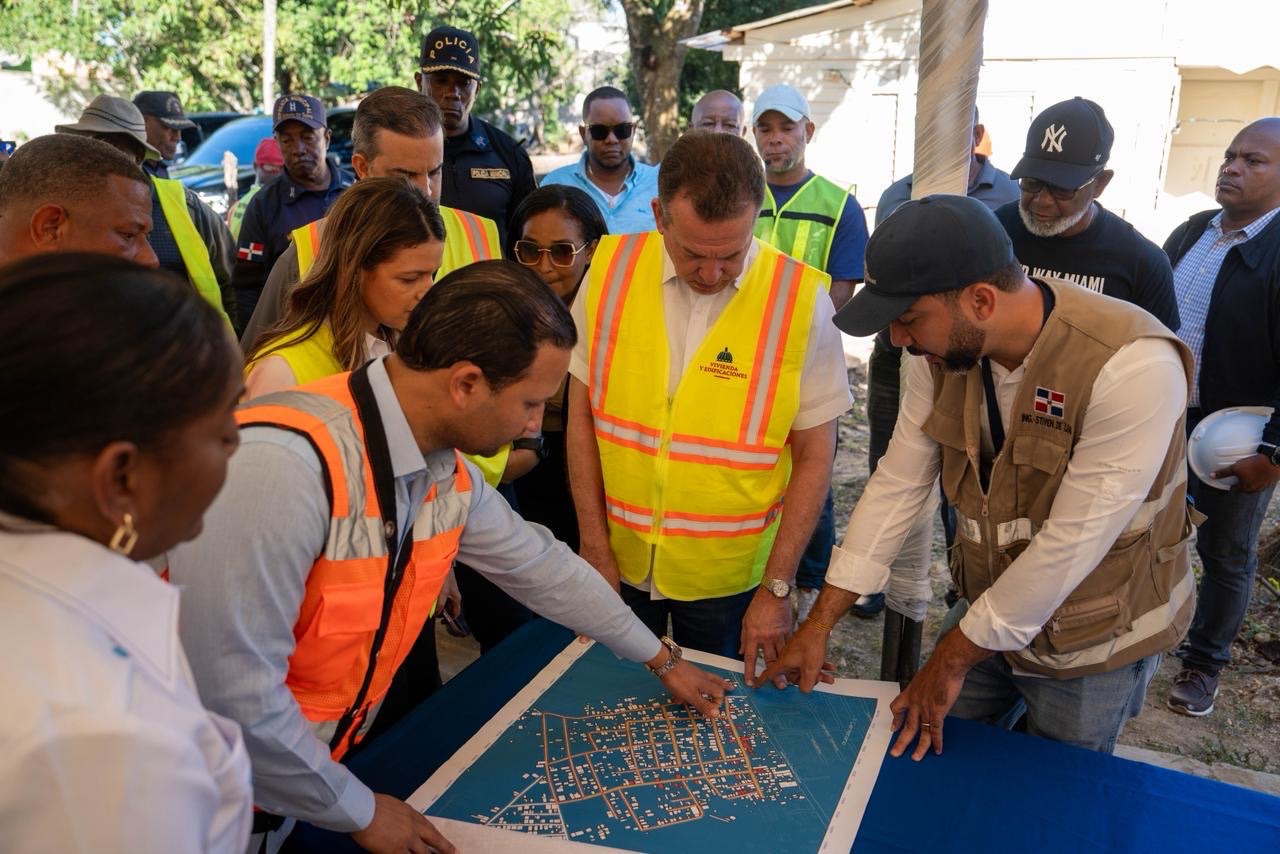 Ministro Ito&nbsp;Bisonó&nbsp;da&nbsp;inicio&nbsp;a&nbsp;proyecto de&nbsp;viviendas&nbsp;sociales&nbsp;y&nbsp;rehabilitación&nbsp;de&nbsp;hábitat&nbsp;enSan Antonio de Guerra