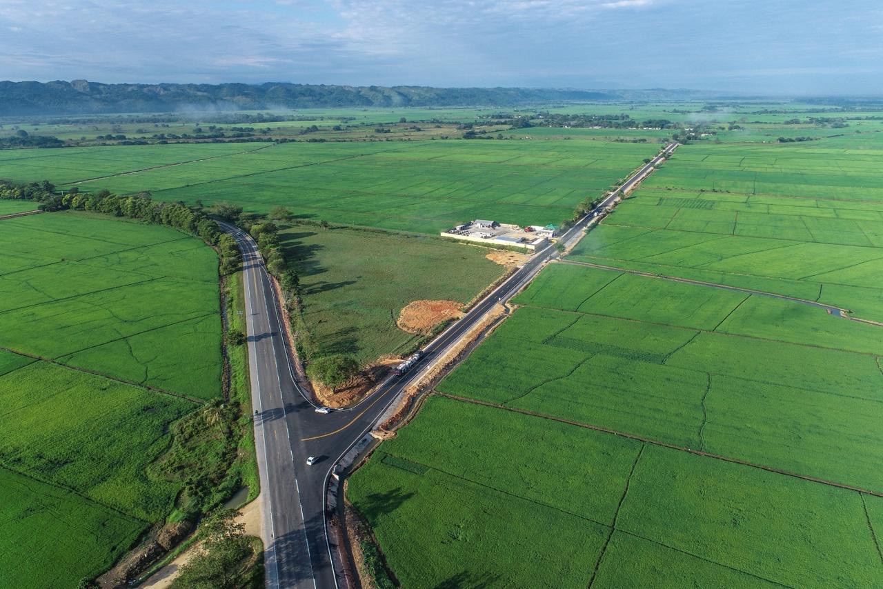 Presidente Abinader inaugura reconstruida carretera que comunica Villa Riva con la Autopista del Nordeste que beneficiará a más de 50 mil personas