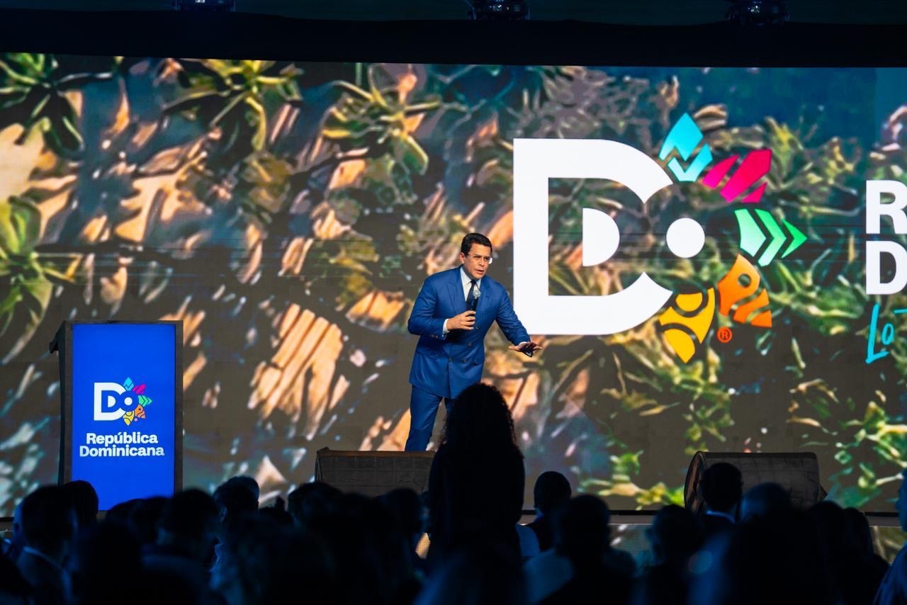 David Collado muestra lo mejor de RD en Colombia.