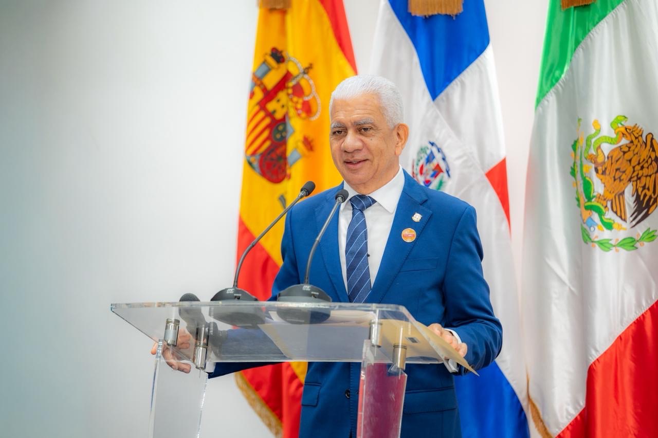 Presidente del Senado, Ricardo de los Santos, llama a la unidad nacional para enfrentar crisis por guerra Medio Oriente