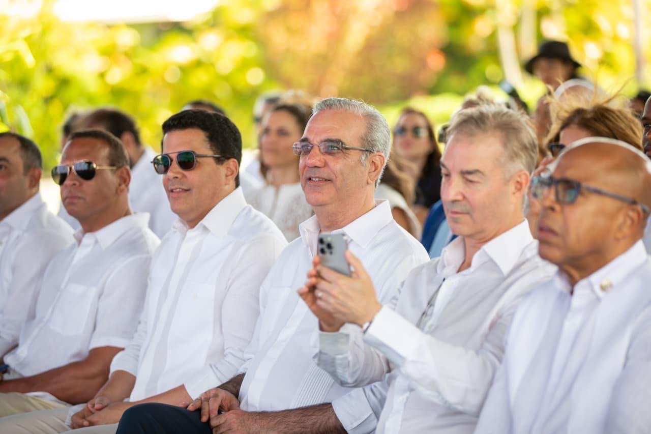 Alex Rodriguez felicita al presidente abinader y al ministro collado por su transparencia y eficiencia.