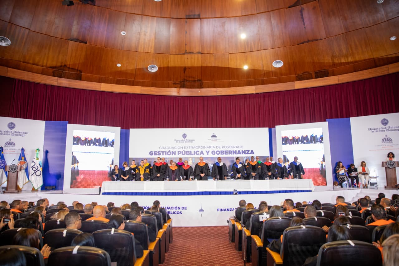 Presidente Luis Abinader encabeza histórica graduación de 199 servidores públicos y fortalece la profesionalización del Estado