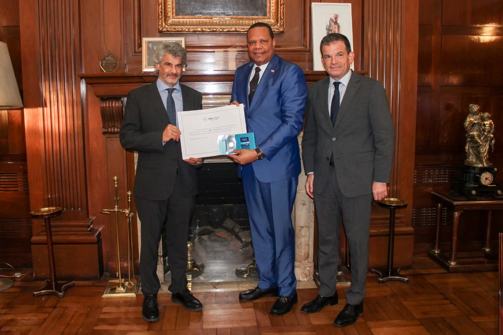 Universidad de Buenos Aires reconoce a Eddy Alcántara por su liderazgo global en la defensa de los consumidores