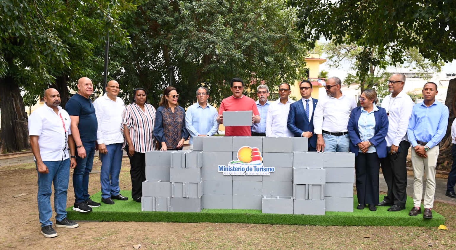 David Collado deja iniciados trabajos de revitalización del parque San Miguel &nbsp;y su entorno