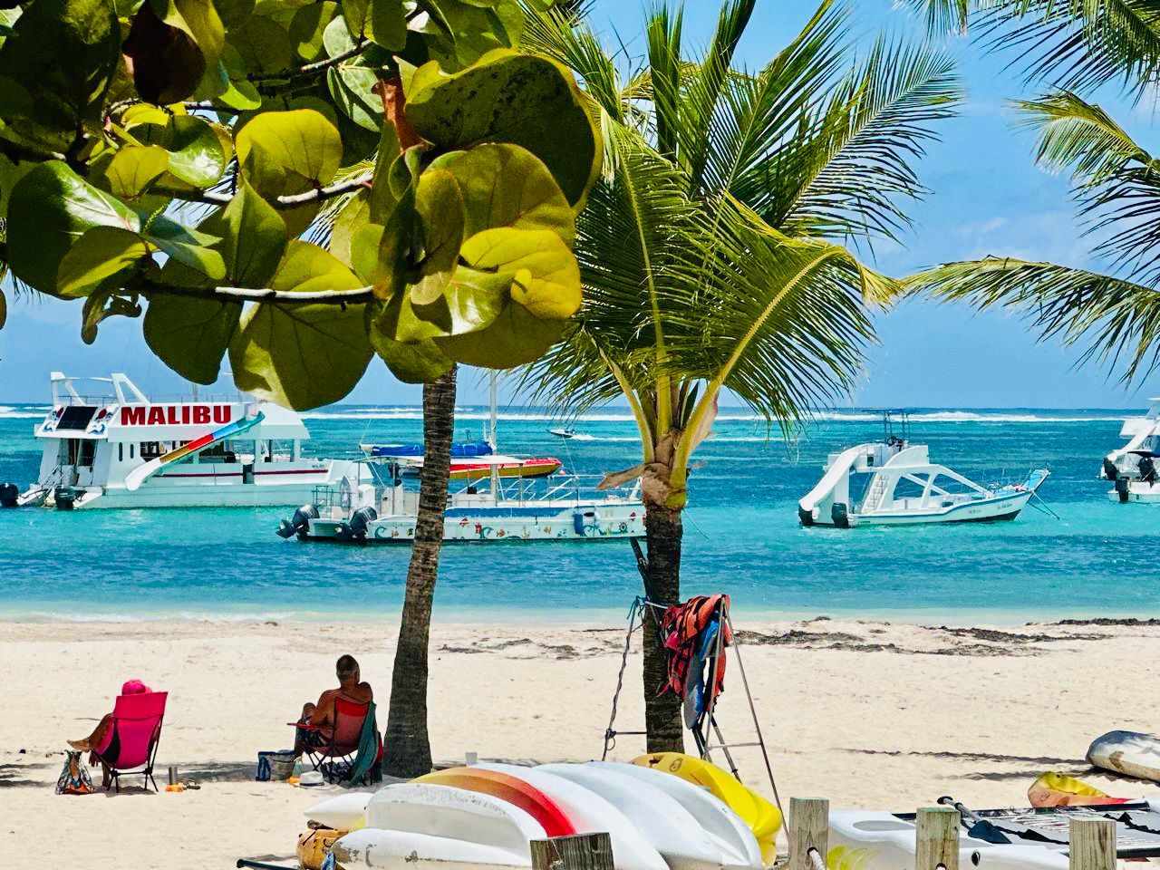 Adompretur exhorta regular el caos marítimo en franja de bañistas en playa de Bávaro
