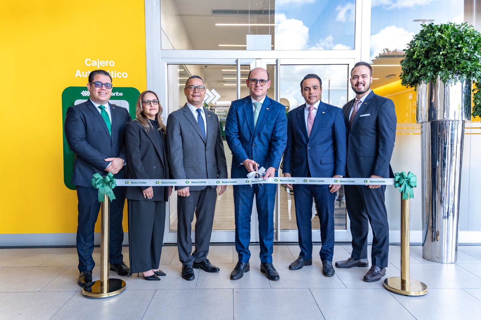 Banco Caribe inaugura nueva sucursal en Plaza Cuadra, fortaleciendo su apuesta por la experiencia del cliente y el desarrollo de Santo Domingo Este