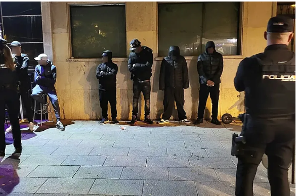 Tiroteo entre banda le causan muerte a Joven Dominicano en Barcelona