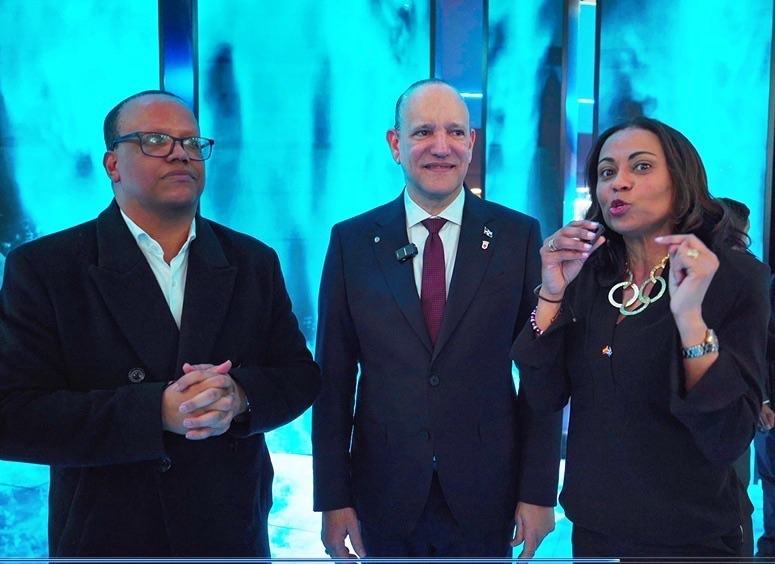 Alcalde Ulises Rodríguez resalta conectividad aérea de Santiago desde&nbsp;Madrid