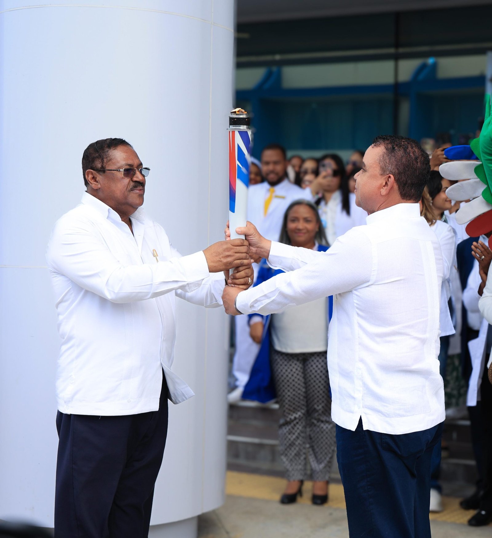SNS recibe antorcha de Juegos Centroamericanos y del Caribe Santo Domingo 2026 y garantiza asistencia médica gratuita para atletas y visitantes