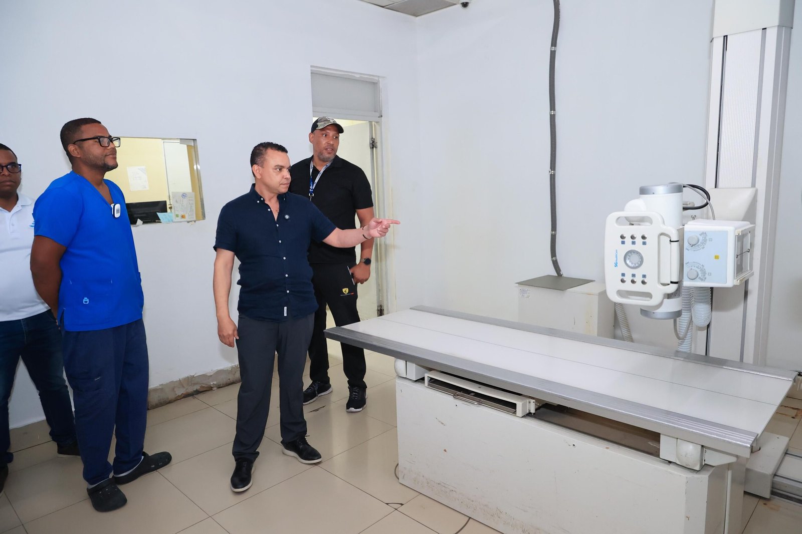 Director del SNS interviene Hospital Taiwán en Azua; entidad asume funciones operativas