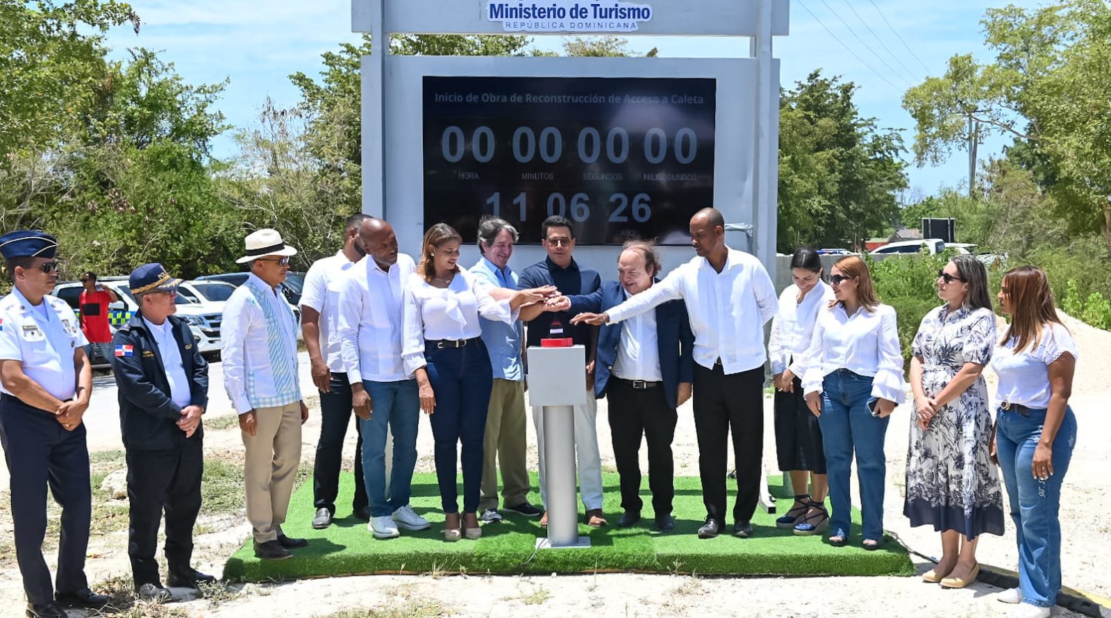 David Collado deja iniciada obra en La Romana para impulsar el turismo en Caleta.