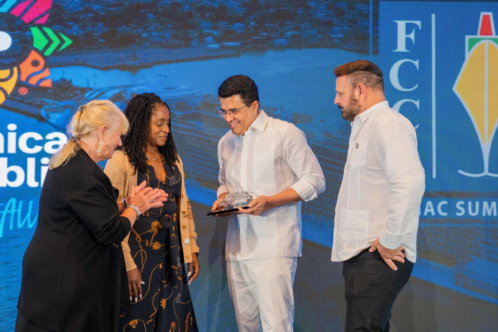 FCCA reconoce al ministro David Collado por su liderazgo en el crecimiento de la industria de cruceros en República Dominicana