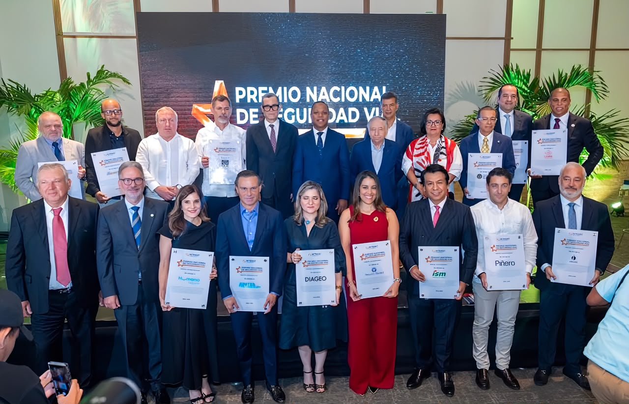 INTRANT realiza primera edición del Premio Nacional de Seguridad Vial; reconoce 13 empresas
