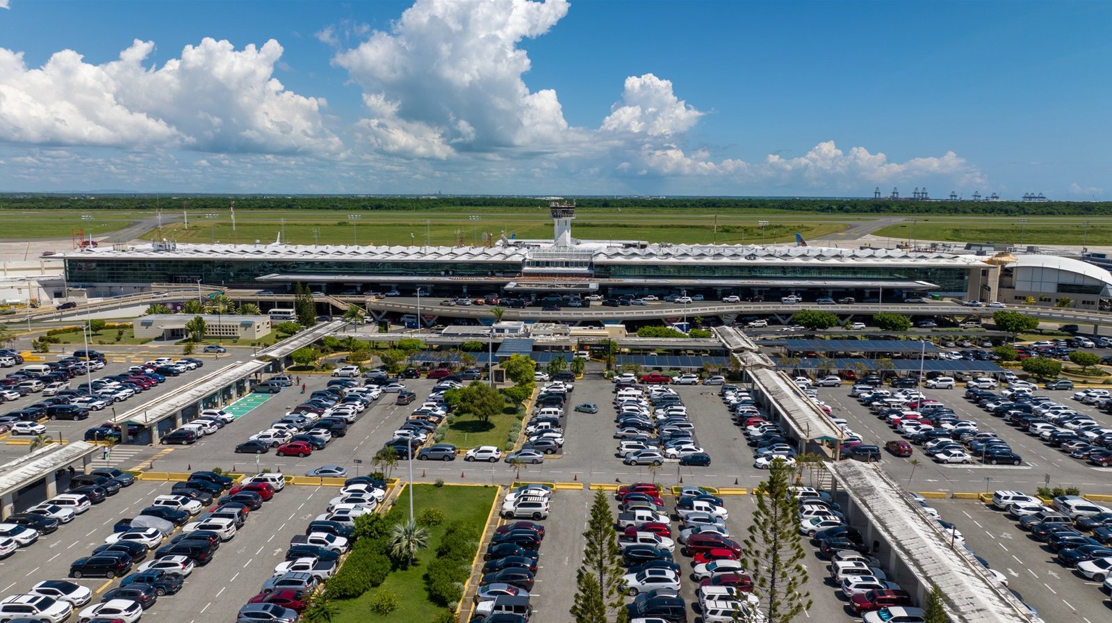 AERODOM anuncia alianza con SimLimites: el AILA es el primer aeropuerto de Latinoamérica en ofrecer 24 horas de internet gratuito a sus viajeros mediante eSIM