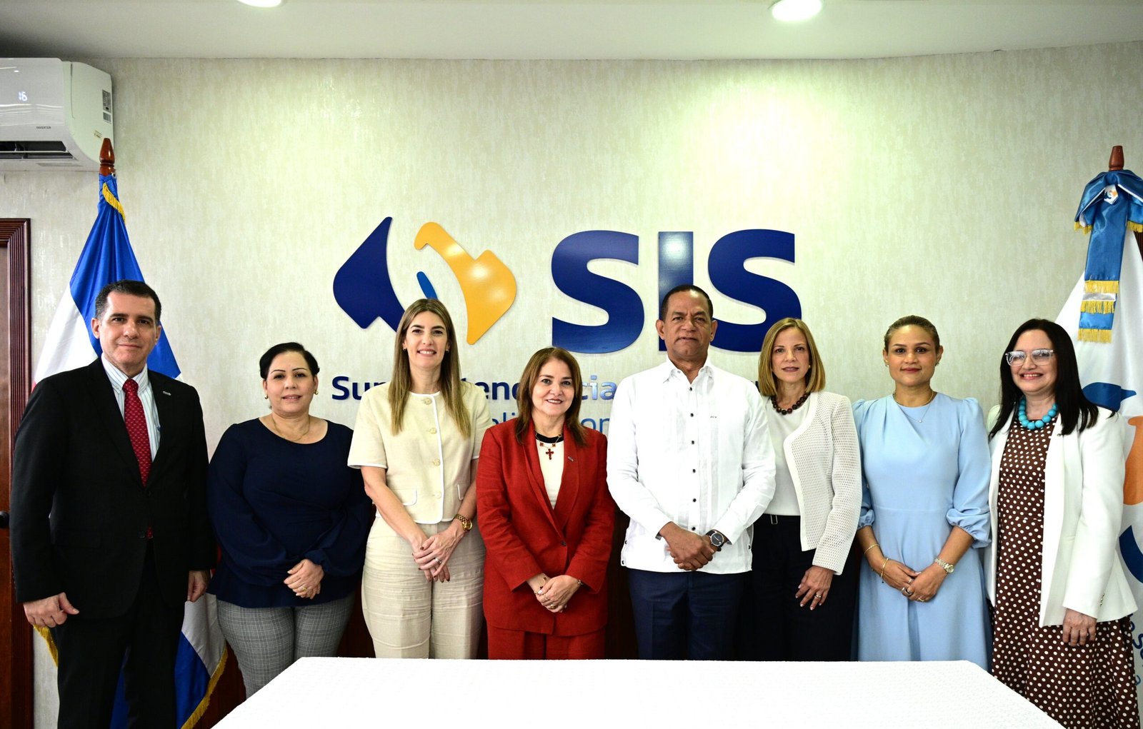 Superintendencia de Seguros y UNIBE acuerdan fortalecer capacitación y cultura de cumplimiento en el sector
