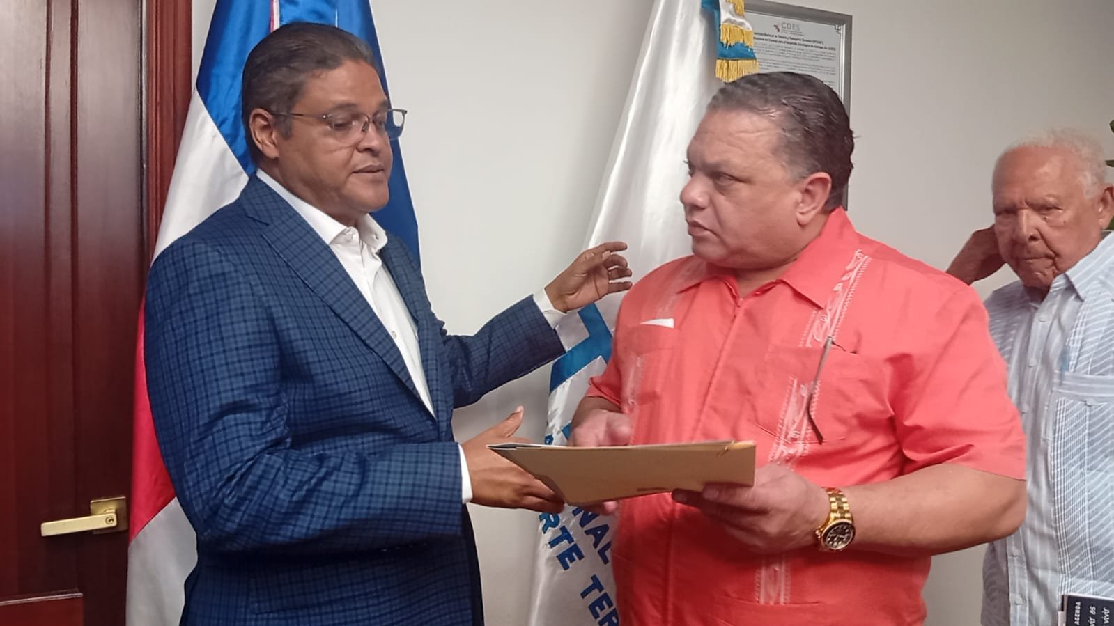 Mario Díaz deposita en el Intrant “Plan de Acción Inmediata” para fortalecer primeras semanas de gestión de Juan Manuel Méndez