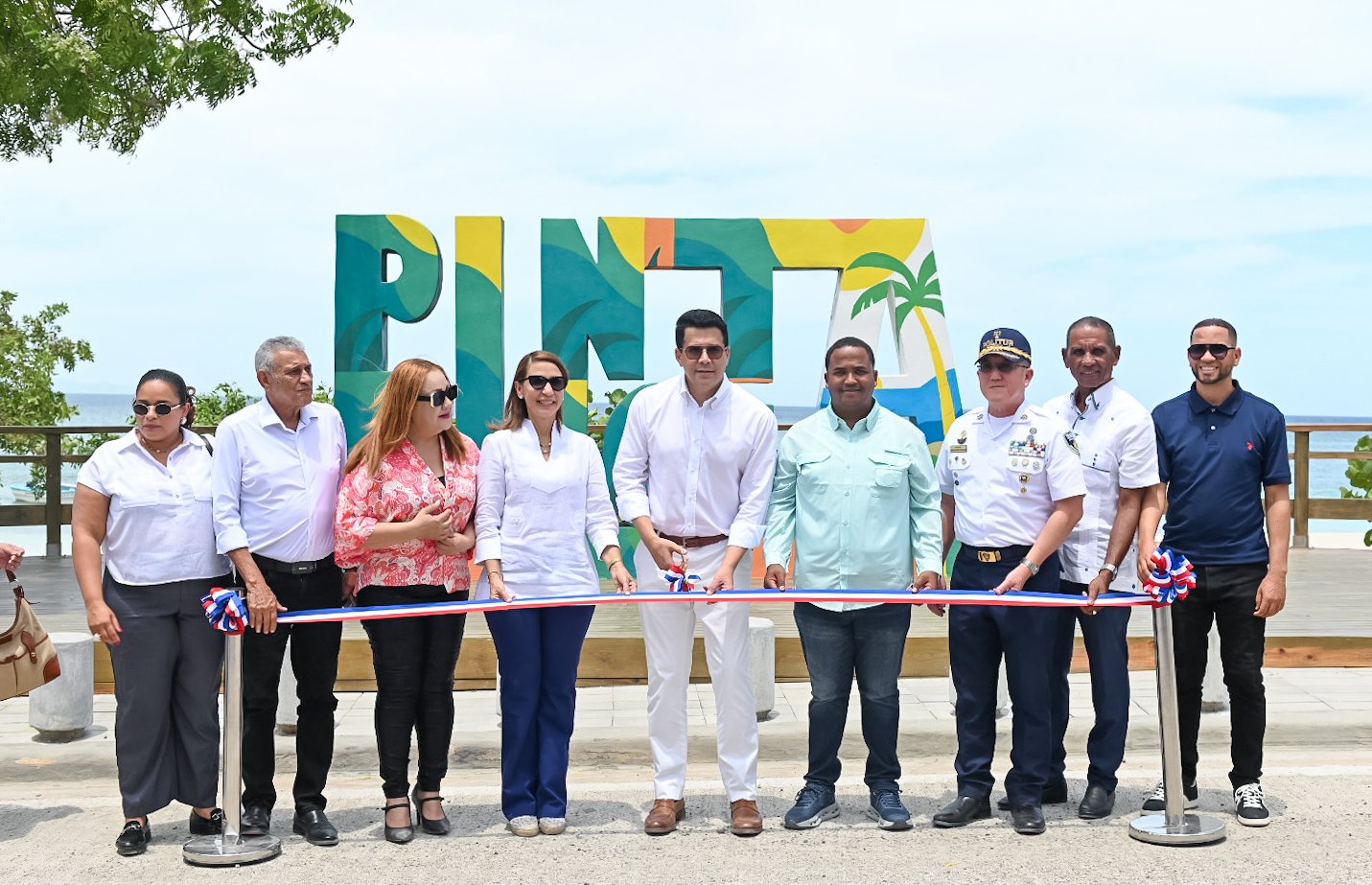 David Collado inaugura parador Fotográfico en Punta Rucia, Puerto Plata. 