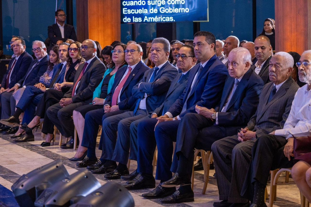 Leonel Fernández destaca aporte del IGLOBAL al país al celebrar 20 años y más de 1,600 egresados de maestrías y doctorados