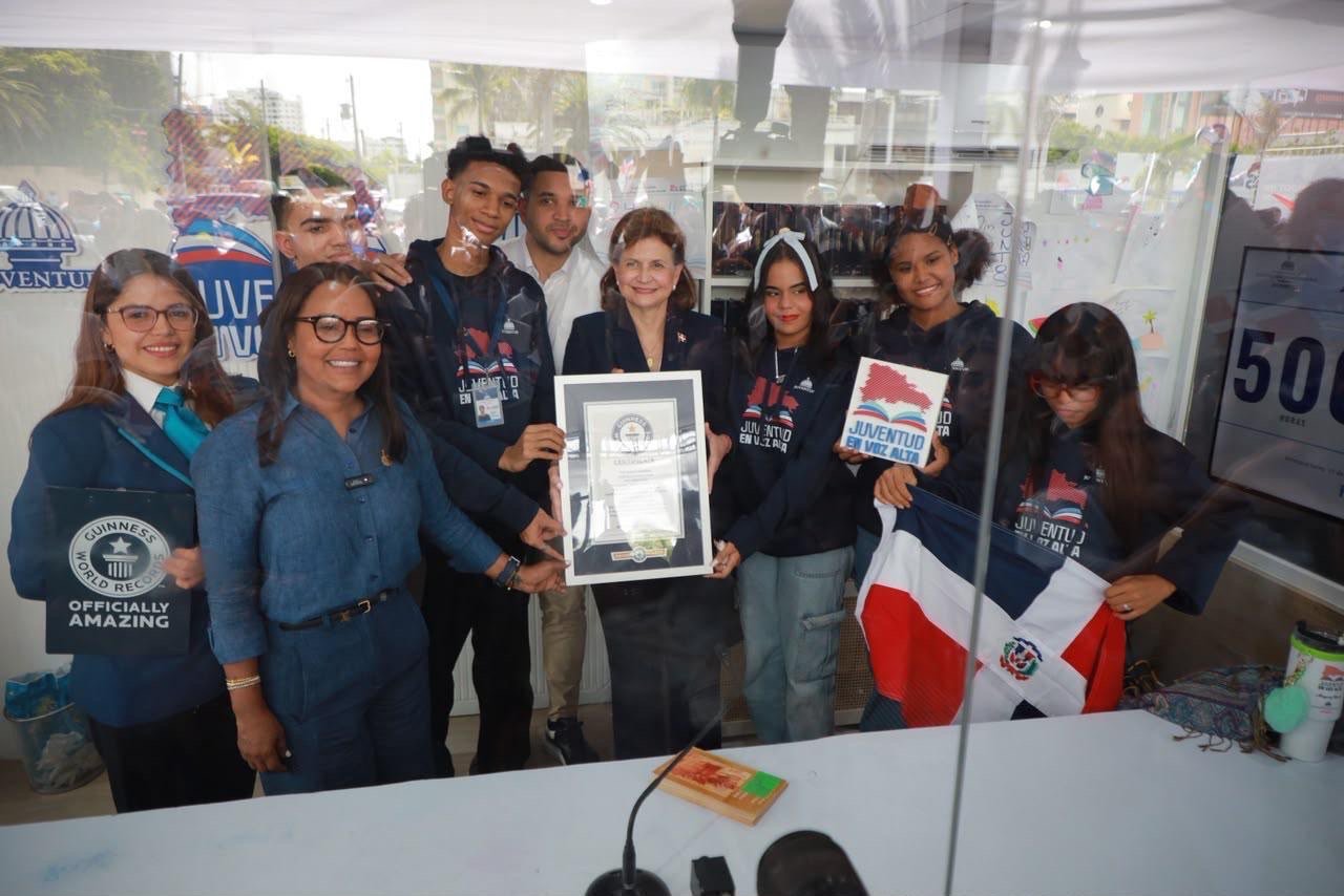 República Dominicana rompe récord con 500 horas de lectura corrida