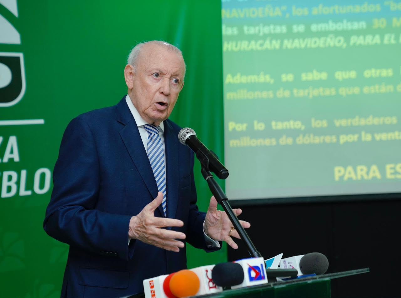 Rafael Alburquerque: “Endeudarse para comer no puede presentarse como una conquista”