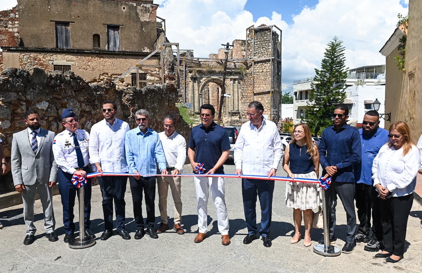 David Collado concluye entregas de calles intervenidas en Ciudad Colonial por 221 millones pesos.
