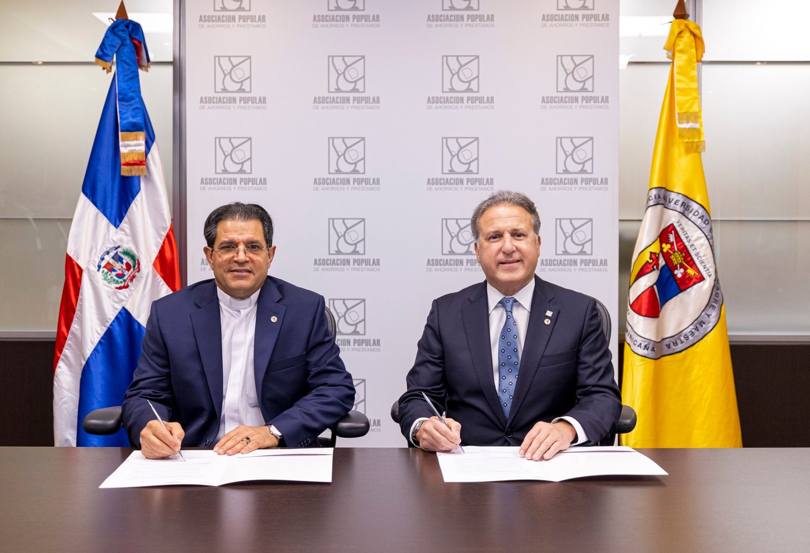APAP y PUCMM llevan la inteligencia artificial a los pequeños comercios